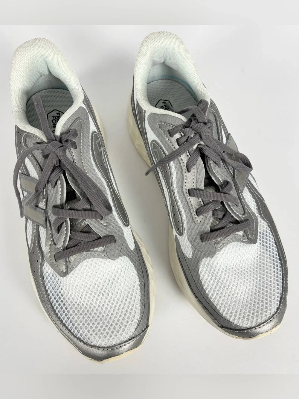 New Balance Fresh Foam Silver Warists Athletic Sneakers - Picture 2 of 8